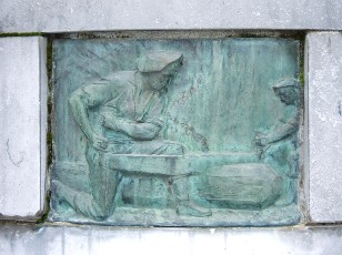 Jean-Marie Pom�s et Baptiste Borgella-Guirgail, repr�sentant la richesse du bois