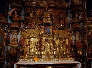 Tabernacle, oeuvre de Jean Ier Ferr�re qui a reproduit en r�duction la structure tr�s architectur�e du retable